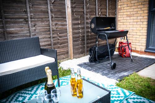 Luxury 2 Bed House City Centre ✘ BBQ & GARDEN ☆ FAMILY FRIENDLY→ Swingball & Outdoor Furniture - FRE near Midlands Arts Centre - MAC Luxury 2 Bed House City Centre ✘ BBQ & GARDEN ☆ FAMILY FRIENDLY→ Swingball & Outdoor Furniture - FRE near Midlands Arts Centre - MAC