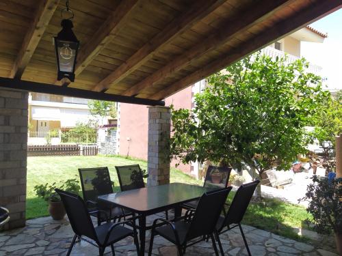 Chara host in Olympia Chara host in Olympia