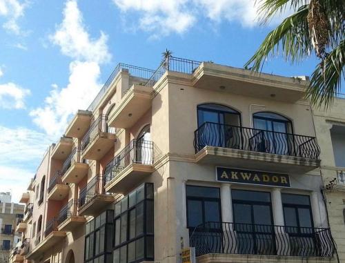 Вхід, Seafront akwador in Марсаскала Вхід, Seafront akwador in Марсаскала