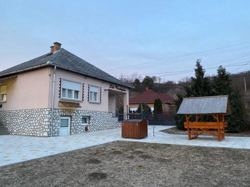 Exterior view, Lili vendeghaz in Egerszalok Exterior view, Lili vendeghaz in Egerszalok