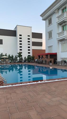 Úszómedence, HOTEL ARANDI AG in Mjull Bathore Úszómedence, HOTEL ARANDI AG in Mjull Bathore
