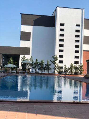 Úszómedence, HOTEL ARANDI AG in Mjull Bathore Úszómedence, HOTEL ARANDI AG in Mjull Bathore