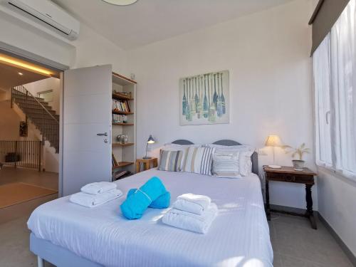 Le Mas rose by Booking Guys