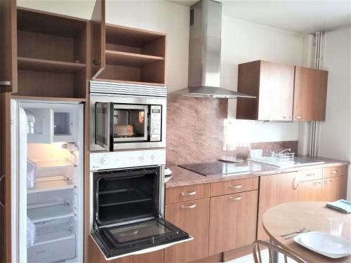 APPARTEMENT ENTIER A 2 MINUTES DU CENTRE VILLE in เมเลิง APPARTEMENT ENTIER A 2 MINUTES DU CENTRE VILLE in เมเลิง