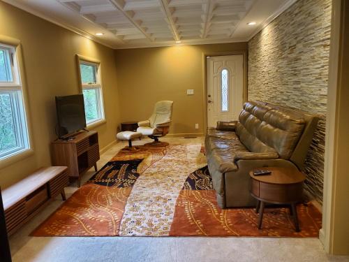 CREEKSIDE-ATLanta Terrace-Level Guest Suite in Northlake CREEKSIDE-ATLanta Terrace-Level Guest Suite in Northlake