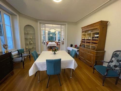 Bankett-terem, La Maison Bleue « La Charade » in Thaon Les Vosges Bankett-terem, La Maison Bleue « La Charade » in Thaon Les Vosges