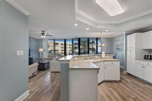 Lighthouse on the Bay 2206- Elegant condo-Lazy River and Bay Views in 카스웰 Lighthouse on the Bay 2206- Elegant condo-Lazy River and Bay Views in 카스웰