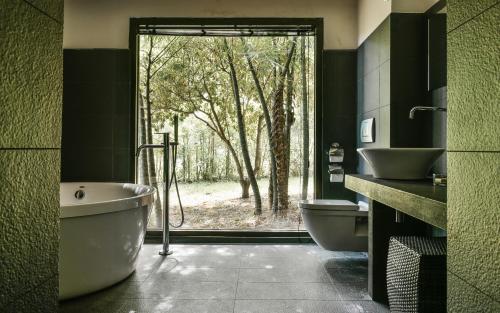 Bathroom, The One Nanyuan Land of Retreat & Wellness near Forest and Bird Garden Bathroom, The One Nanyuan Land of Retreat & Wellness near Forest and Bird Garden