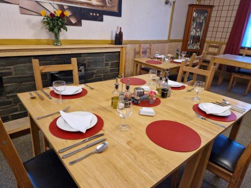 Ételek és italok, Ty Llew in Llandysilio Ételek és italok, Ty Llew in Llandysilio