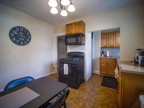 Cozy Large House close to TUFTS/Harvard/MIT 4BR in Medford Cozy Large House close to TUFTS/Harvard/MIT 4BR in Medford