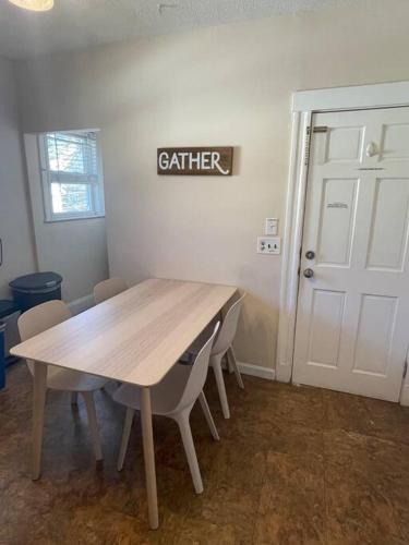 Cozy Large House close to TUFTS/Harvard/MIT 4BR in Medford Cozy Large House close to TUFTS/Harvard/MIT 4BR in Medford