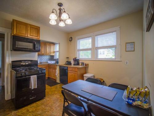 Cozy Large House close to TUFTS/Harvard/MIT 4BR in Medford Cozy Large House close to TUFTS/Harvard/MIT 4BR in Medford