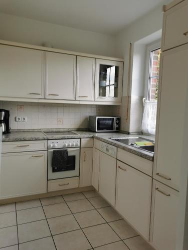 Kitchen, Entspannt Wohnen - vor den Toren Lubecks in Bad Schwartau Kitchen, Entspannt Wohnen - vor den Toren Lubecks in Bad Schwartau