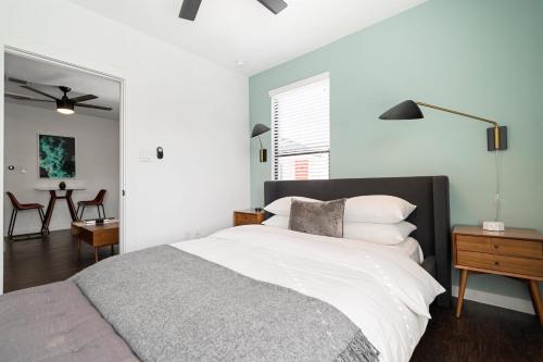 Bed, Abode Houston - Montrose Downtown in Houston (TX) Bed, Abode Houston - Montrose Downtown in Houston (TX)