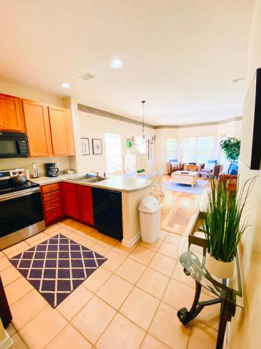 Two-Bedroom Vacation Condo in Parkland Two-Bedroom Vacation Condo in Parkland