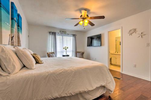 Updated Townhome with Deck about 12 Mi to Beaches! in Eglin Afb Updated Townhome with Deck about 12 Mi to Beaches! in Eglin Afb