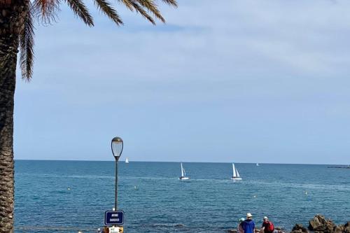 Beach, Fully equipped beachfront studio in the heart of the city center in Antibes Beach, Fully equipped beachfront studio in the heart of the city center in Antibes