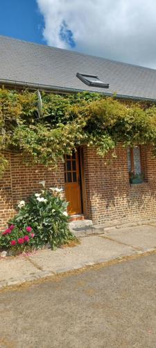 Entrance, logement dans ferme equestre in Lyons-la-Foret Entrance, logement dans ferme equestre in Lyons-la-Foret