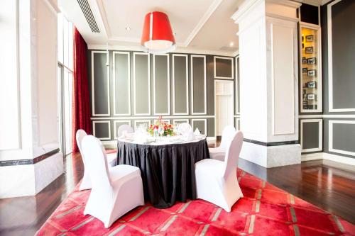 레스토랑, 그랜드 파푸아 호텔, 어 멤버 오브 래디슨 인디비주얼스 (Grand Papua Hotel, A Member Of Radisson Individuals) in 포트모르즈비 레스토랑, 그랜드 파푸아 호텔, 어 멤버 오브 래디슨 인디비주얼스 (Grand Papua Hotel, A Member Of Radisson Individuals) in 포트모르즈비