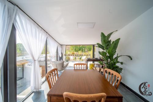 Balcony/terrace, Fancy Cloudy House in Huairou District Balcony/terrace, Fancy Cloudy House in Huairou District