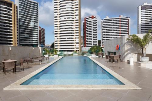 Swimming pool, Mercure Salvador Pituba in Salvador Swimming pool, Mercure Salvador Pituba in Salvador
