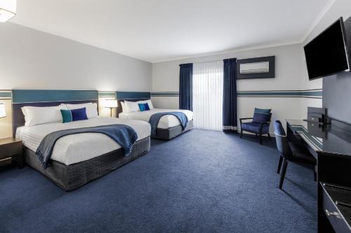 Guestroom, Ramada by Wyndham Diplomat Canberra in Griffith Guestroom, Ramada by Wyndham Diplomat Canberra in Griffith