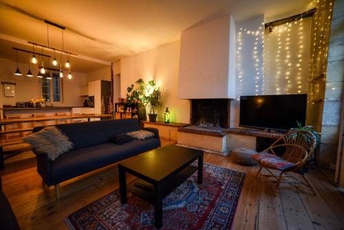 Shared lounge/TV area, Amani Hostel in La Reole Shared lounge/TV area, Amani Hostel in La Reole