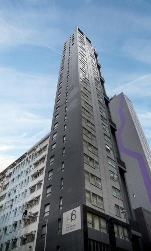 Entrance, Hotel One Eighteen in Causeway Bay Entrance, Hotel One Eighteen in Causeway Bay