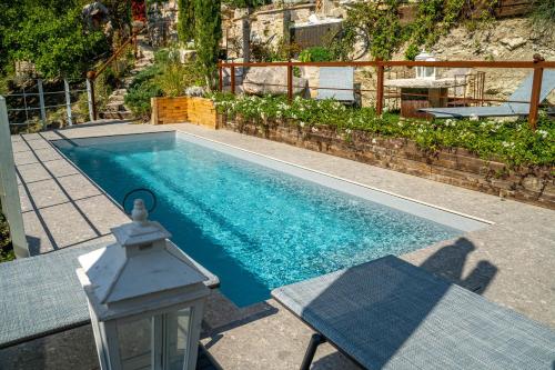 Swimming pool, Villa la Rocca in Montefortino (Fermo) Swimming pool, Villa la Rocca in Montefortino (Fermo)
