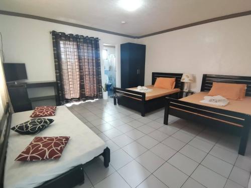 โรงแรมเอเอ ทราเวลเลอร์ส แพด (AA Travellers Pad Hotel) in อิโลคอส นอร์ท โรงแรมเอเอ ทราเวลเลอร์ส แพด (AA Travellers Pad Hotel) in อิโลคอส นอร์ท