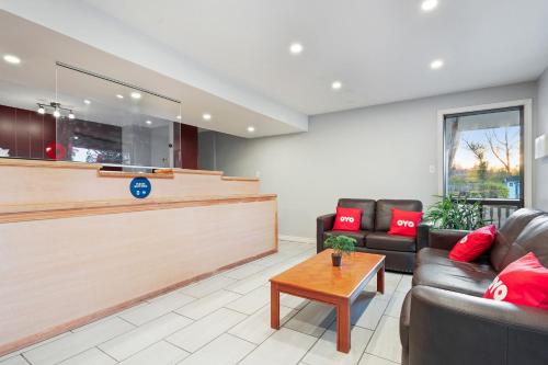 Előcsarnok, First Canada Hotel Cornwall Hwy 401 ON in Cornwall (Ontario) Előcsarnok, First Canada Hotel Cornwall Hwy 401 ON in Cornwall (Ontario)