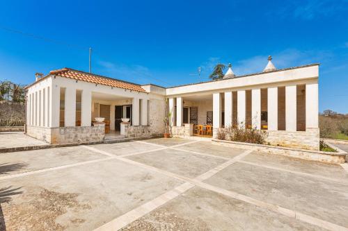 Entrance, Trulli Carvaloo by BarbarHouse in Villaggio del Fanciullo Entrance, Trulli Carvaloo by BarbarHouse in Villaggio del Fanciullo