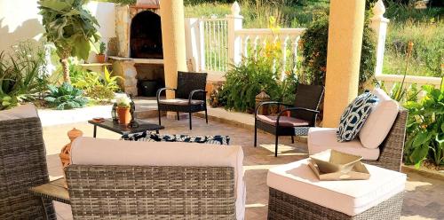 Зручності, Fabulous detached large villa 5 bedrooms 3 bathrooms backing onto Villamartin Golf Course in Торревьеха Зручності, Fabulous detached large villa 5 bedrooms 3 bathrooms backing onto Villamartin Golf Course in Торревьеха