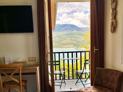 Uitzicht, Hotel les Chaumettes in Savines Le Lac Uitzicht, Hotel les Chaumettes in Savines Le Lac