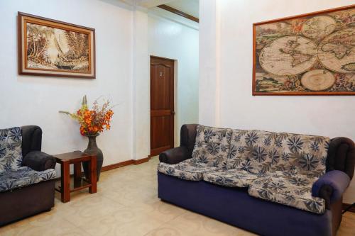 Lobby, C Star Travellers Inn in Oslob Lobby, C Star Travellers Inn in Oslob