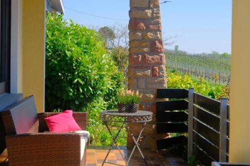 Erkély/terasz, Ferienweingut Wissing Wohnung Theo in Gleiszellen-Gleishorbach Erkély/terasz, Ferienweingut Wissing Wohnung Theo in Gleiszellen-Gleishorbach