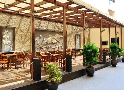 ห้องอาหาร, ฮอลมาร์ค เอ็กซ์เพรส โฮเทล (Hallmark Express Hotel) near พิพิธภัณฑ์วัฒนธรรมเชงโฮ ห้องอาหาร, ฮอลมาร์ค เอ็กซ์เพรส โฮเทล (Hallmark Express Hotel) near พิพิธภัณฑ์วัฒนธรรมเชงโฮ