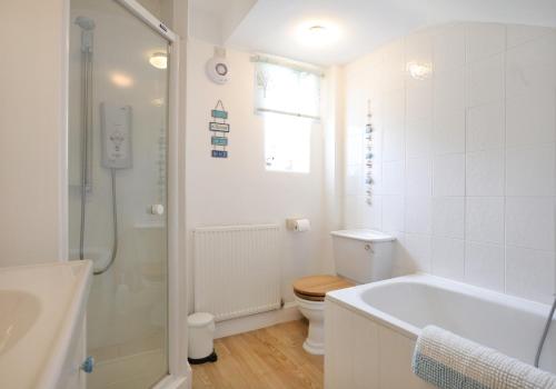 Bathroom, Primrose Cottage in Gullane Bathroom, Primrose Cottage in Gullane