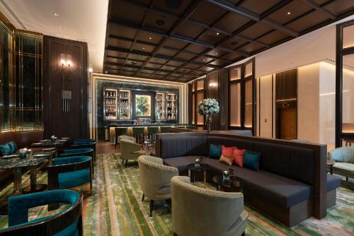 Bar/lounge, The Landmark Bangkok near Phloen Chit BTS Station Bar/lounge, The Landmark Bangkok near Phloen Chit BTS Station