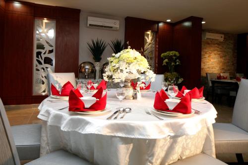 Restaurant, Haven Plaza near King Fahad Medical City Restaurant, Haven Plaza near King Fahad Medical City