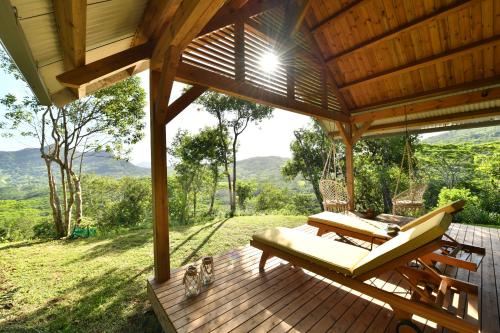 balkon/taras, ChamGaia off-grid eco-villa in Chamarel balkon/taras, ChamGaia off-grid eco-villa in Chamarel