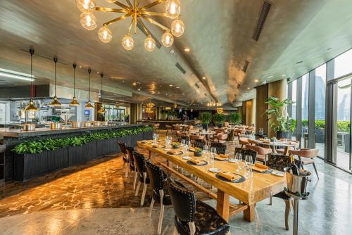 Restaurant, YOHO Hollywood Roosevelt Hotel in Taipa Restaurant, YOHO Hollywood Roosevelt Hotel in Taipa