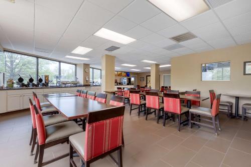 Food and beverages, Comfort Inn & Suites Alexandria West in Alexandria (VA) Food and beverages, Comfort Inn & Suites Alexandria West in Alexandria (VA)