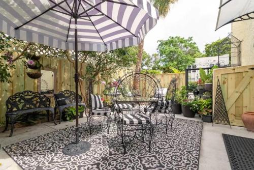 Tropical Designer House in Heart of Antique Row WPB in Central Park Tropical Designer House in Heart of Antique Row WPB in Central Park
