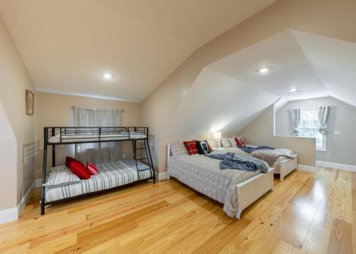 284-Newbuilt Entire House with free huge parking lot in Quincy (MA) 284-Newbuilt Entire House with free huge parking lot in Quincy (MA)