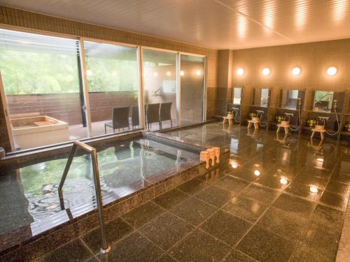 ลีฟแม็กซ์ รีสอร์ต ฮาโกเนะ อาชิโนโกะ (Livemax Resort Hakone Ashinoko) near ศาลเจ้าคุซุริว ลีฟแม็กซ์ รีสอร์ต ฮาโกเนะ อาชิโนโกะ (Livemax Resort Hakone Ashinoko) near ศาลเจ้าคุซุริว