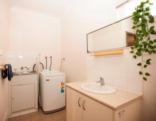 Carnarvon Central Apartments in Carnarvon Carnarvon Central Apartments in Carnarvon
