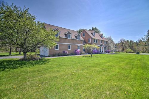 Stylish Studio with Fireplace about 3 Mi From Dtwn! in Saratoga Springs (New York) Stylish Studio with Fireplace about 3 Mi From Dtwn! in Saratoga Springs (New York)