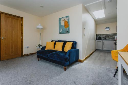 Spacious 2nd Floor Apartment - King Size Bed & Free Parking in Lenton Abbey Spacious 2nd Floor Apartment - King Size Bed & Free Parking in Lenton Abbey