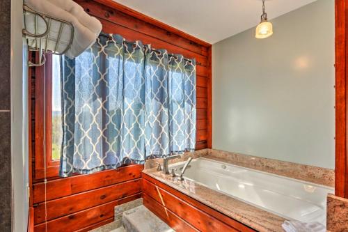 Family Retreat with Deck Near Appalachian Trail! in Warrenton (VA) Family Retreat with Deck Near Appalachian Trail! in Warrenton (VA)